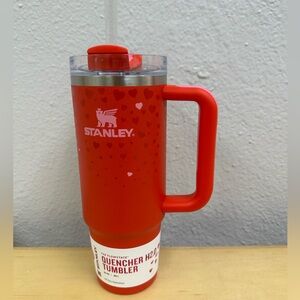 New Stanley 30 oz Stainless Steel H2.0 Flowstate Quencher Tumbler Ruby Hearts